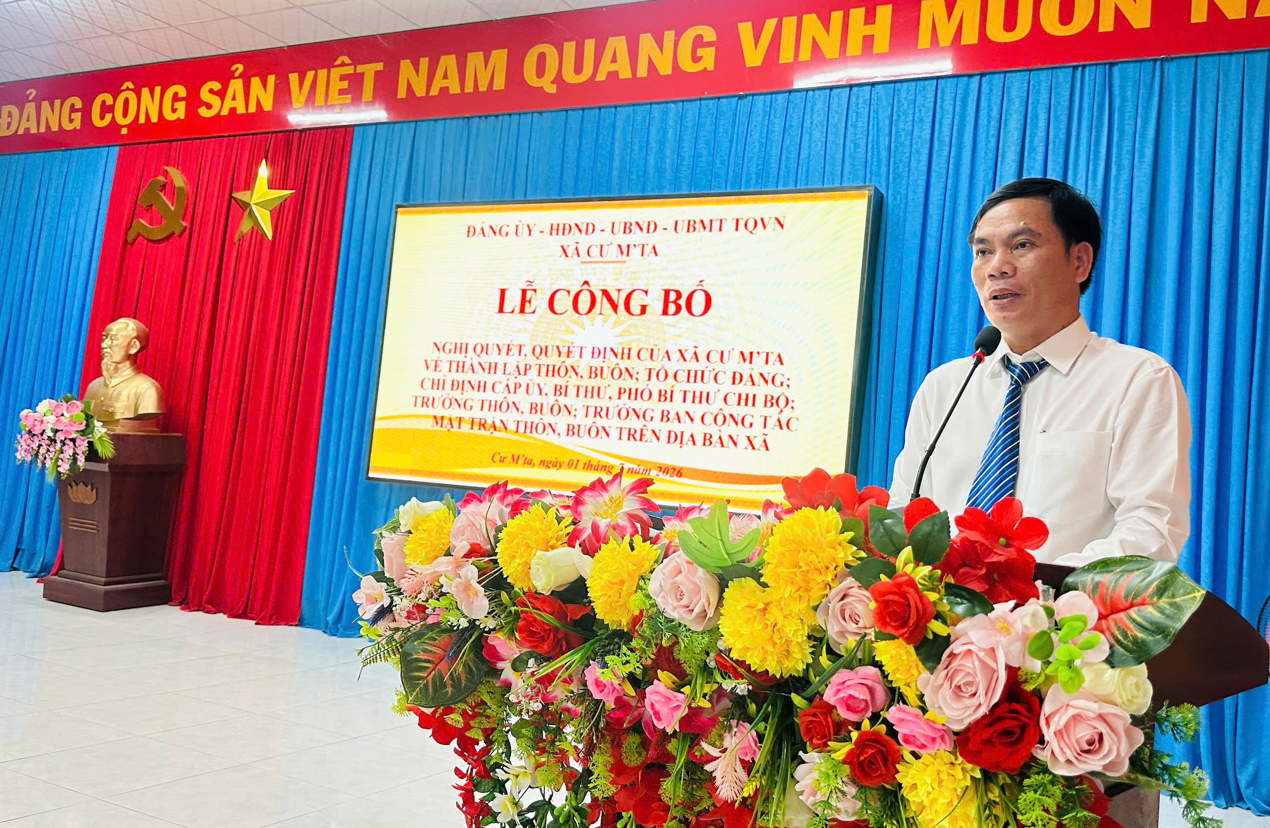 XÃ CƯ M’TA TỔ CHỨC LỄ CÔNG BỐ CÁC NGHỊ QUYẾT, QUYẾT ĐỊNH VỀ THÀNH LẬP THÔN, BUÔN VÀ KIỆN TOÀN TỔ CHỨC HỆ THỐNG CHÍNH TRỊ Ở CƠ SỞ